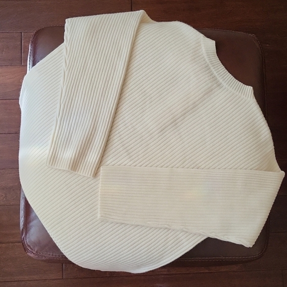 Club Monaco Wool & Cashmere Blend Ribbed Knit Oversized Henley Sweater - Picture 12 of 15